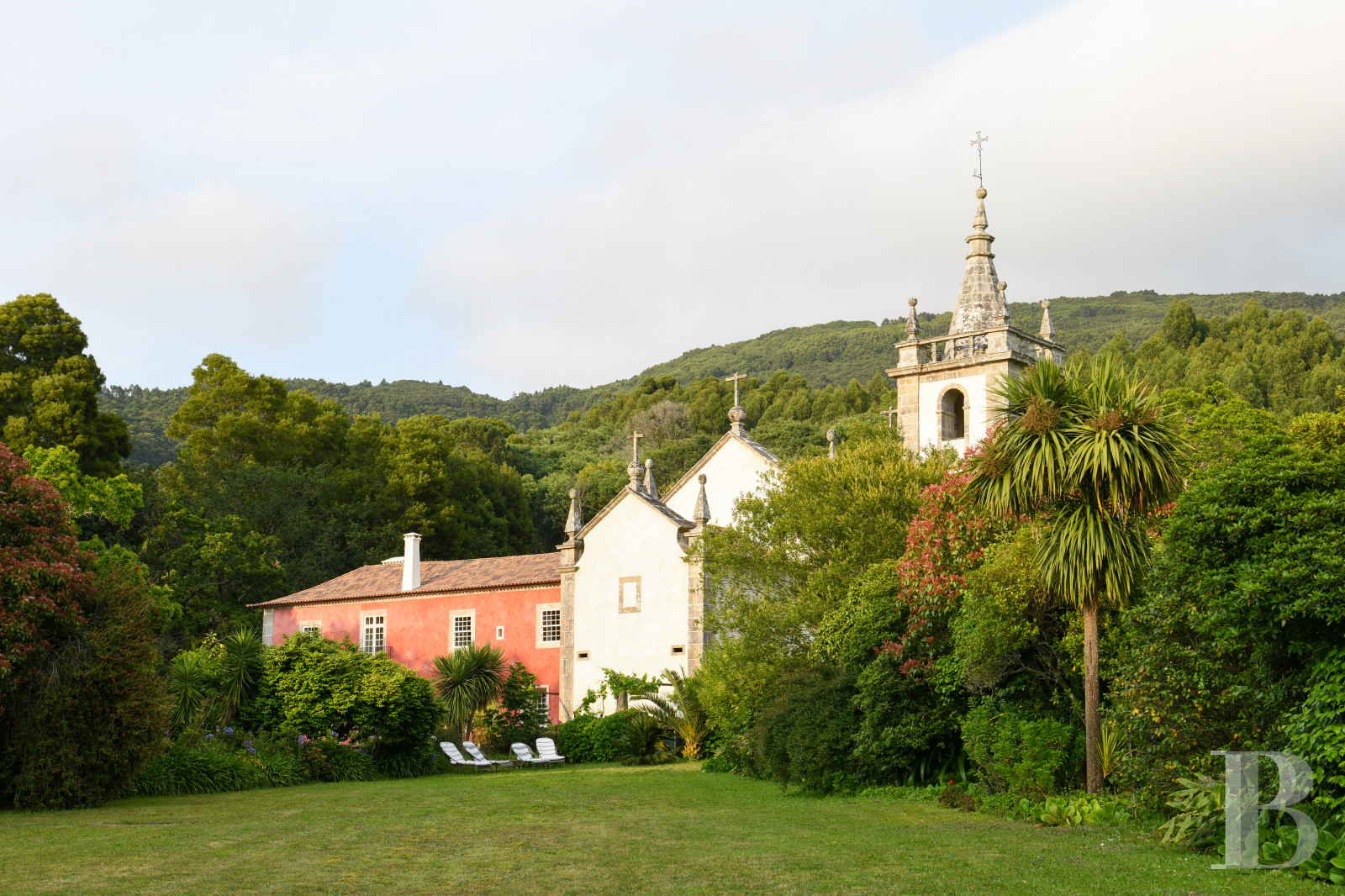 Au nord du Portugal, à Afife, un ancien couvent bénédictin dans un parc luxuriant - photo  n°1